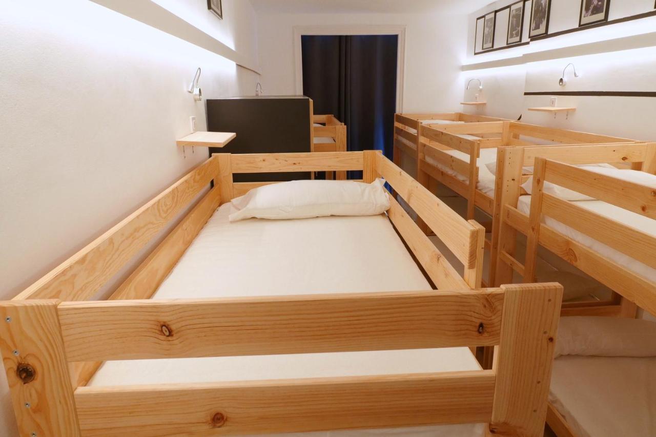 Guitar Hostel ビルバオ エクステリア 写真