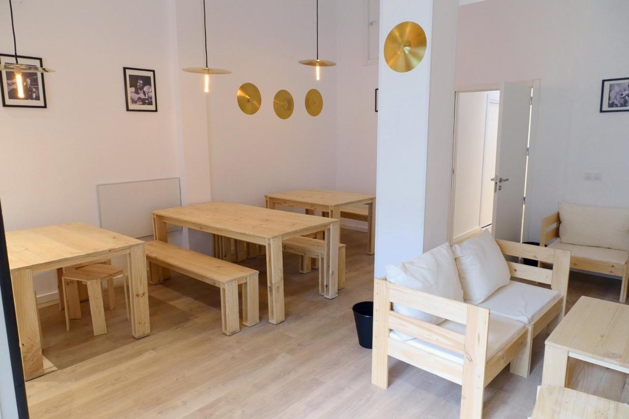 Guitar Hostel ビルバオ エクステリア 写真