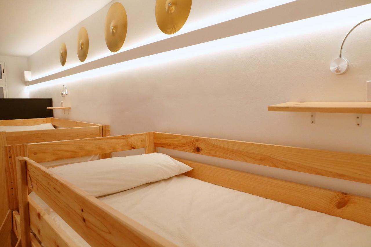 Guitar Hostel ビルバオ エクステリア 写真