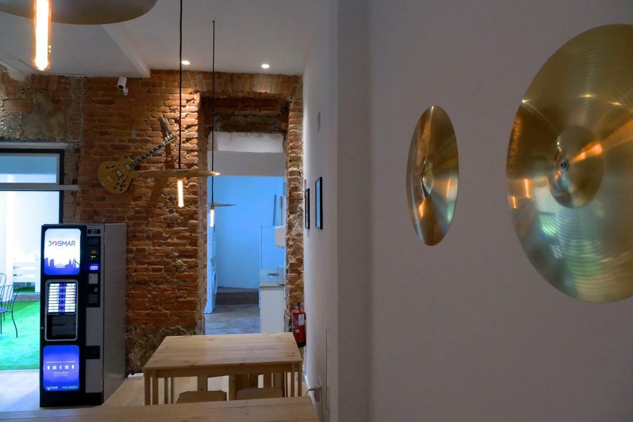Guitar Hostel ビルバオ エクステリア 写真