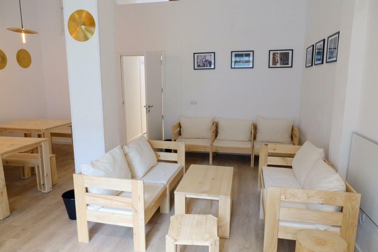 Guitar Hostel ビルバオ エクステリア 写真
