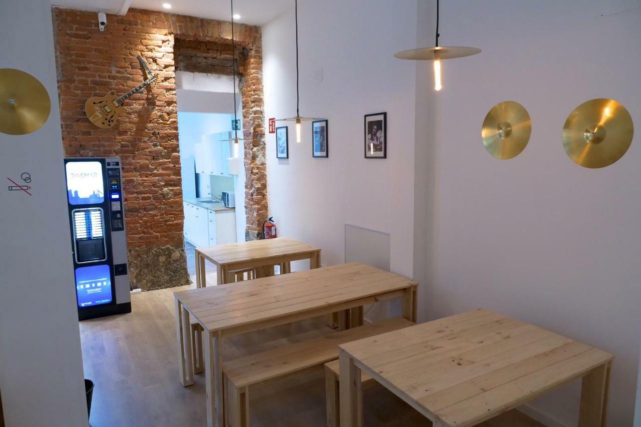 Guitar Hostel ビルバオ エクステリア 写真