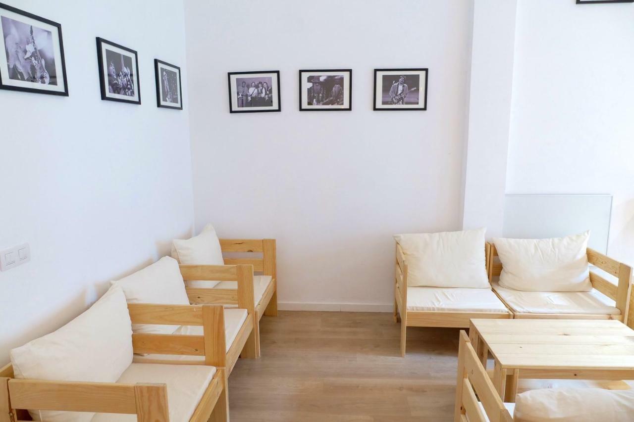 Guitar Hostel ビルバオ エクステリア 写真