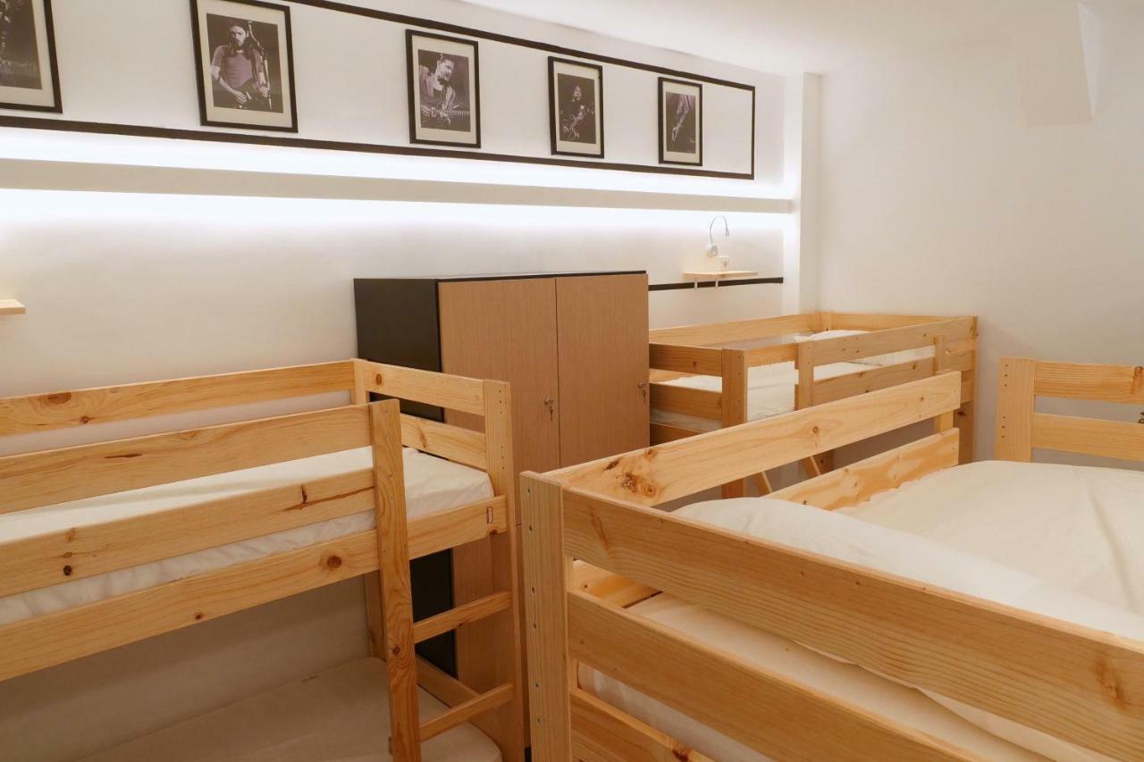 Guitar Hostel ビルバオ エクステリア 写真