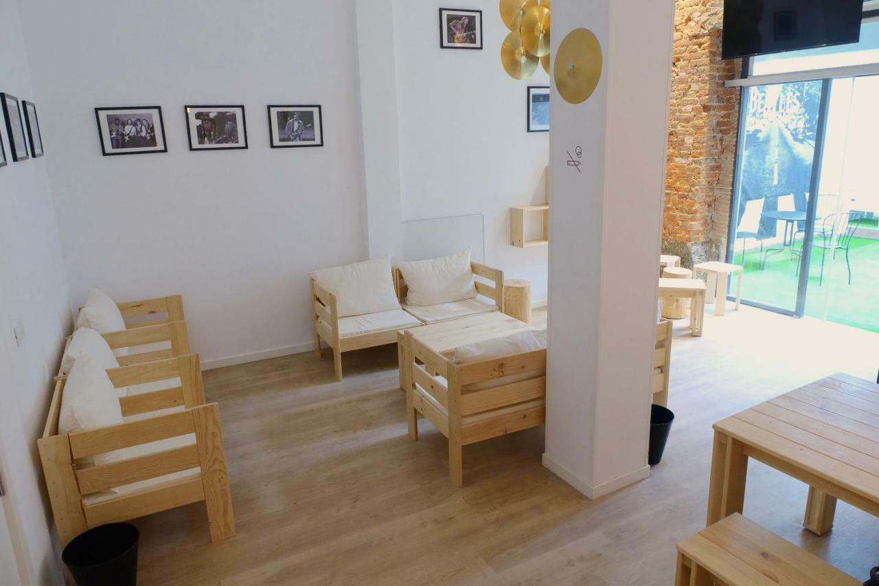 Guitar Hostel ビルバオ エクステリア 写真