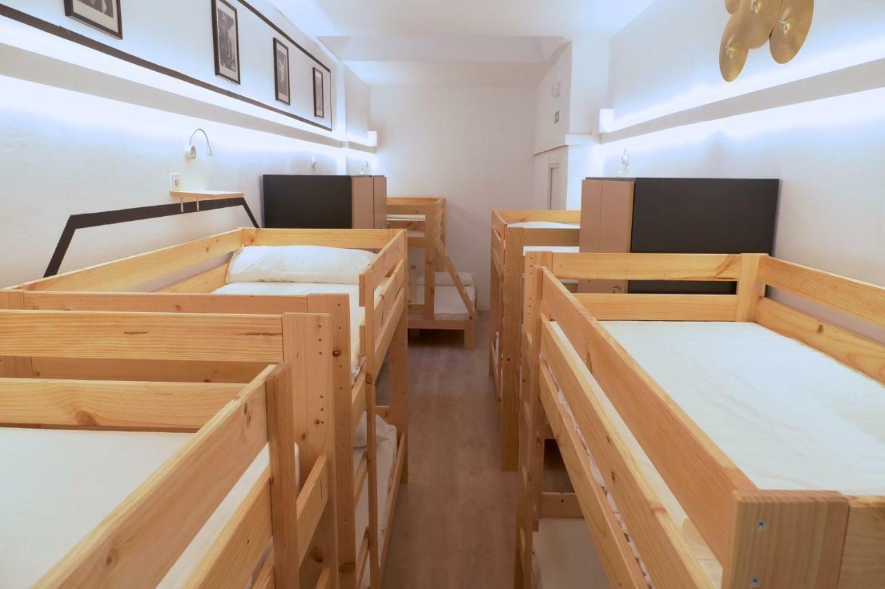 Guitar Hostel ビルバオ エクステリア 写真