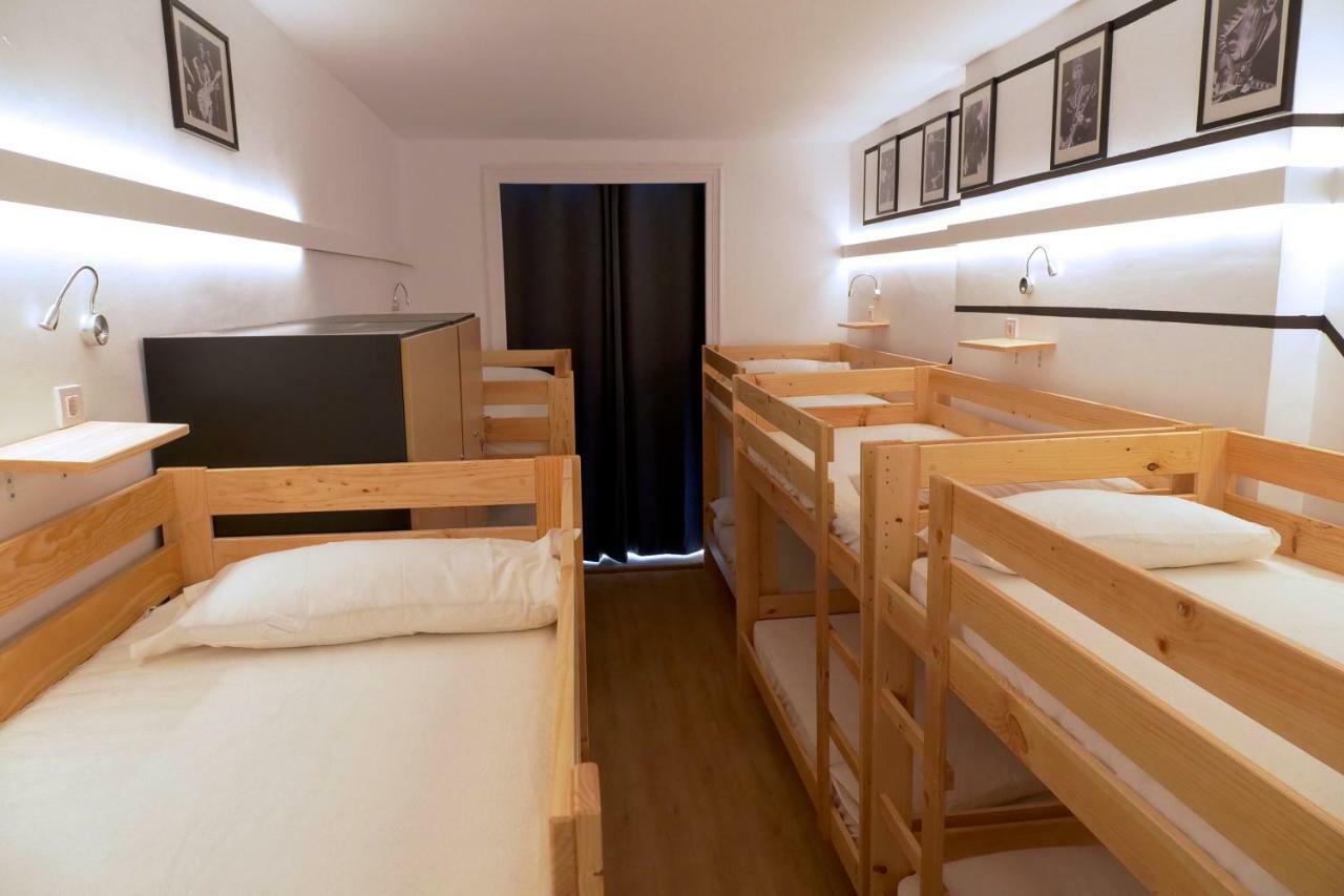 Guitar Hostel ビルバオ エクステリア 写真